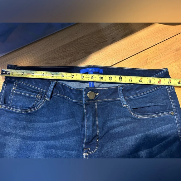 Apt 9 Bermuda Jean Shorts Size 14 - Picture 7 of 7